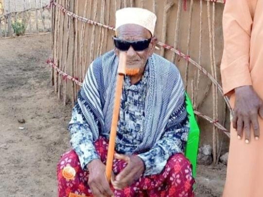 Babu, 93 ashinda vijana kwa mistari, aoa mke wa umri wa miaka 19
