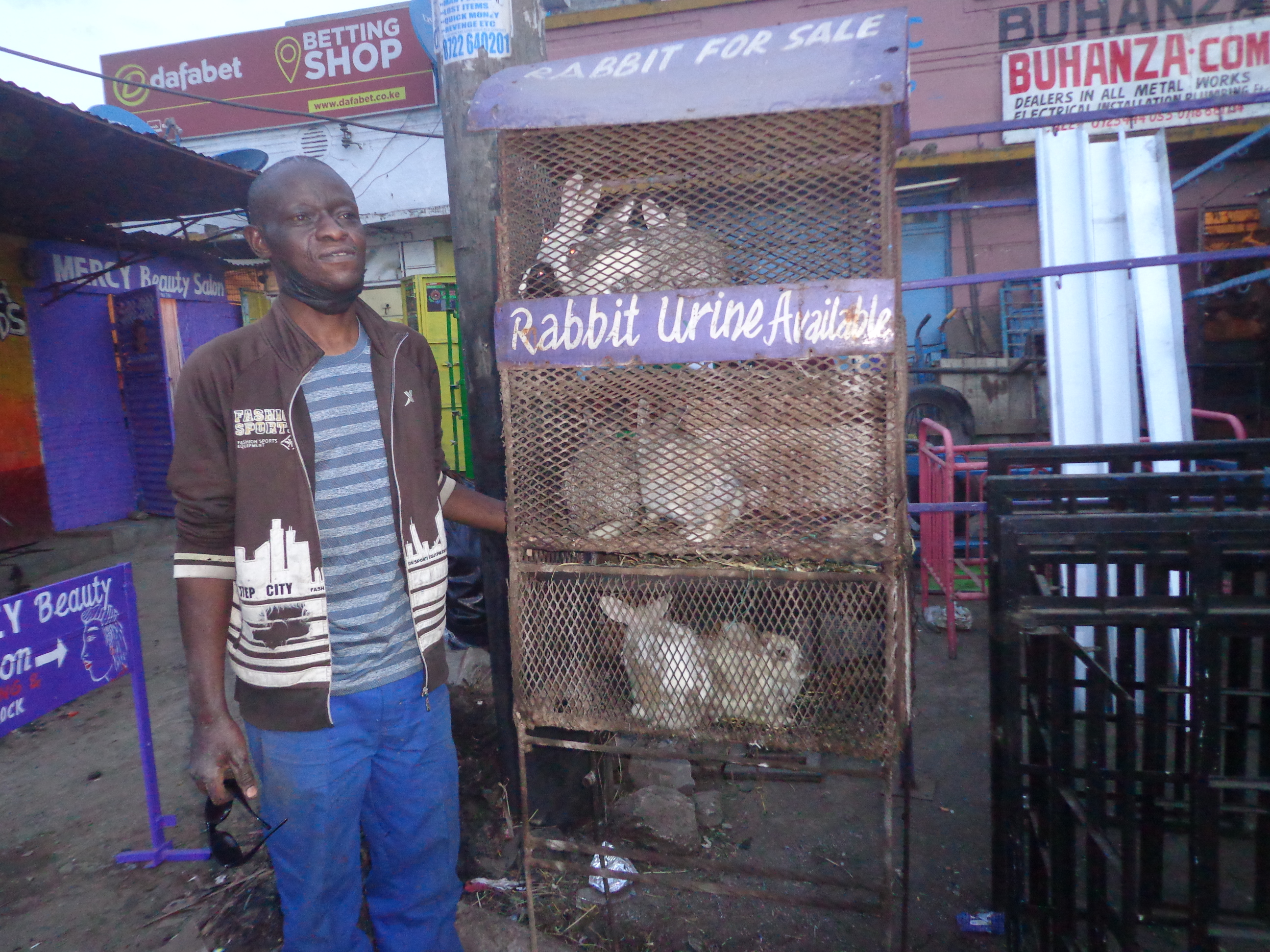 AKILIMALI: Avuna hela kutokana na ufugaji sungura na njiwa jijini Nairobi