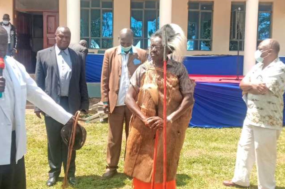 CECIL ODONGO: Yashangaza mno wazee kutawaza watu kiholela