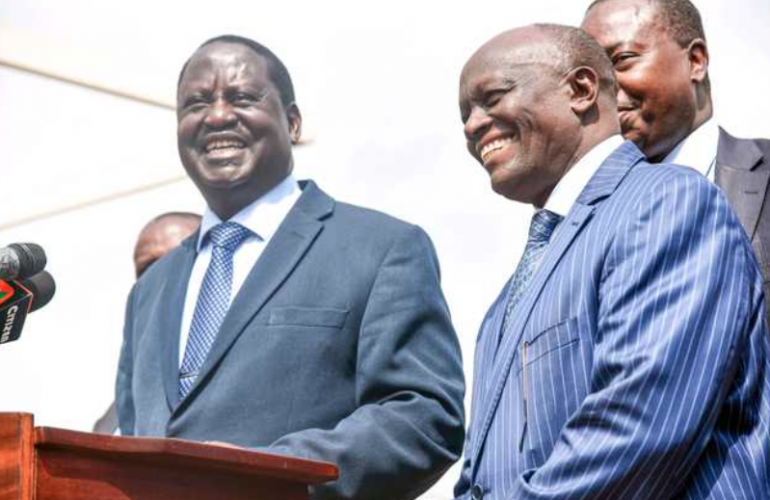 Raila ‘adandia’ sifa ya Kibaki kukwea Mlima Kenya