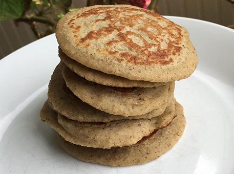 MAPISHI KIKWETU: Pancakes za ndizi