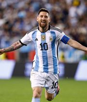 Lionel Messi afunga mabao mawili na kusaidia Argentina kuzamisha Jamaica