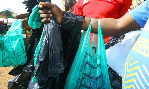 TUSIJE TUKASAHAU: Mbona mifuko ya plastiki inaendelea kutumika?