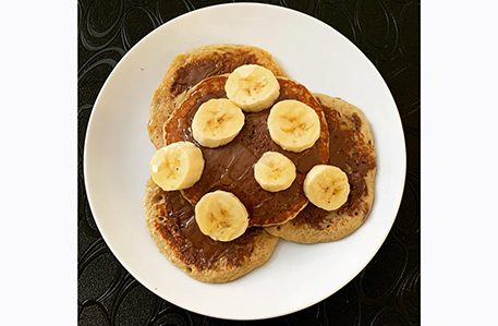 MAPISHI KIKWETU: Pancakes za shayiri, ndizi na iliki