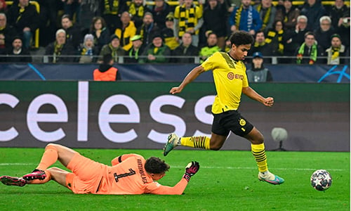 Borussia Dortmund wapepeta Chelsea 1-0 katika hatua ya 16-bora ya UEFA uwanjani Signal Iduna Park