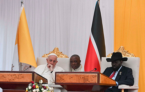 Papa ahimiza Rais Kiir, Machar kulinda amani