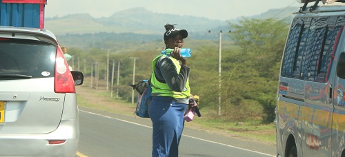 Wachuuzi wanavyohatarisha maisha yao Nairobi-Nakuru Highway